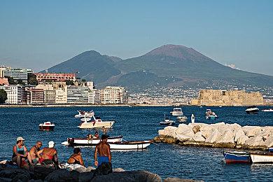 《妮姬：胜利女神》新角色视频 身穿熊衣身形丰满